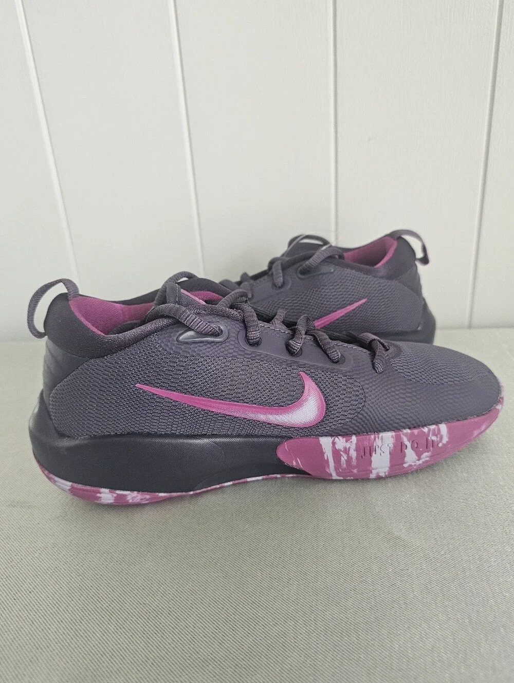 NWOB NIKE ISOfly GS Unisex Youth Basketball Shoes, Sneakers